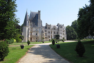 chateau de Fontane Henry.jpg
