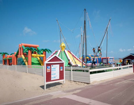 Lilo z'enfants, parc de jeux, plage, calvados, normandie.jpg
